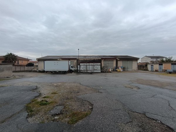 capannone in vendita a Lamezia Terme in zona Nicastro