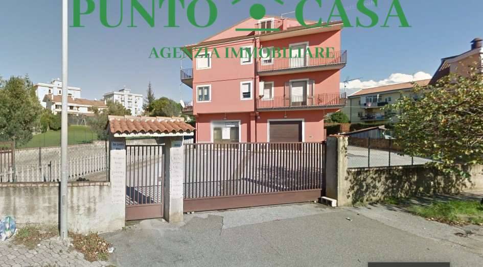 locale commerciale in vendita a Lamezia Terme in zona Sant'Eufemia Lamezia