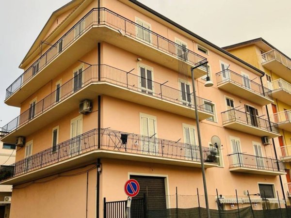 appartamento in vendita a Lamezia Terme in zona Sambiase
