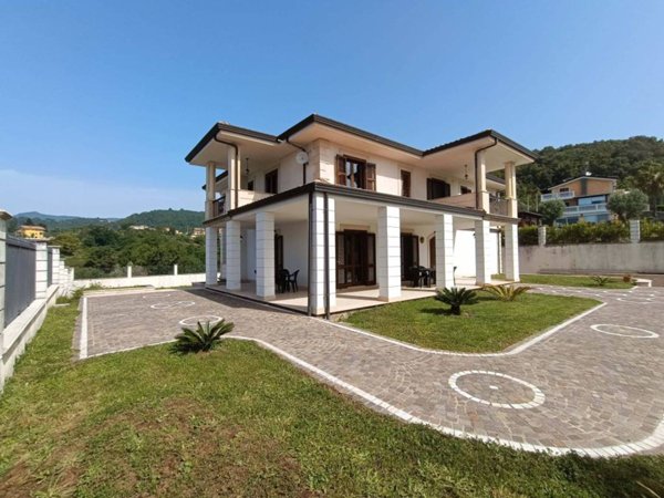 casa indipendente in vendita a Lamezia Terme
