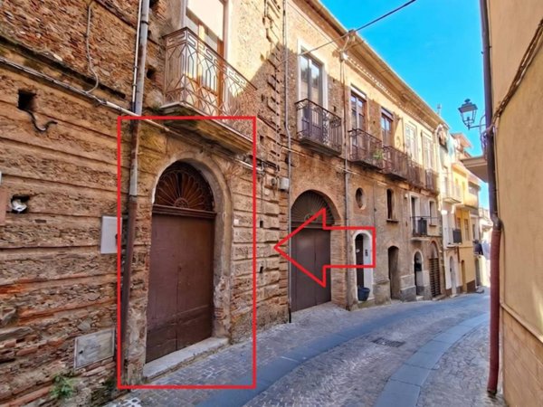 locale di sgombero in vendita a Lamezia Terme in zona Sambiase