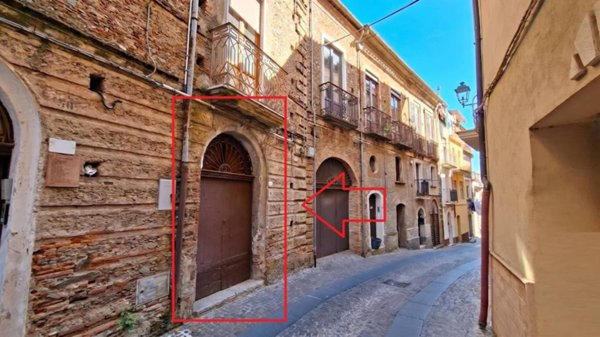 locale di sgombero in vendita a Lamezia Terme in zona Sambiase