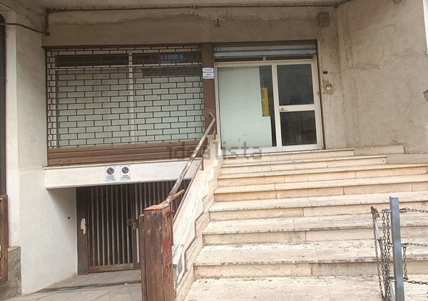 locale di sgombero in vendita a Lamezia Terme in zona Sambiase