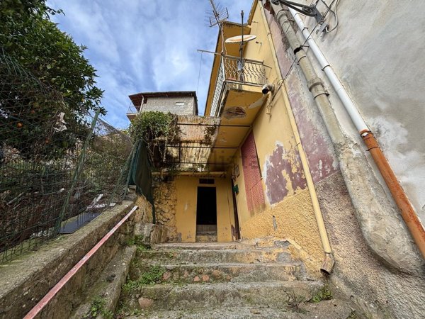 quadrivano in vendita a Lamezia Terme in zona Nicastro