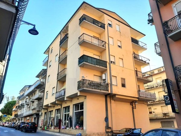 appartamento in vendita a Lamezia Terme in zona Sambiase