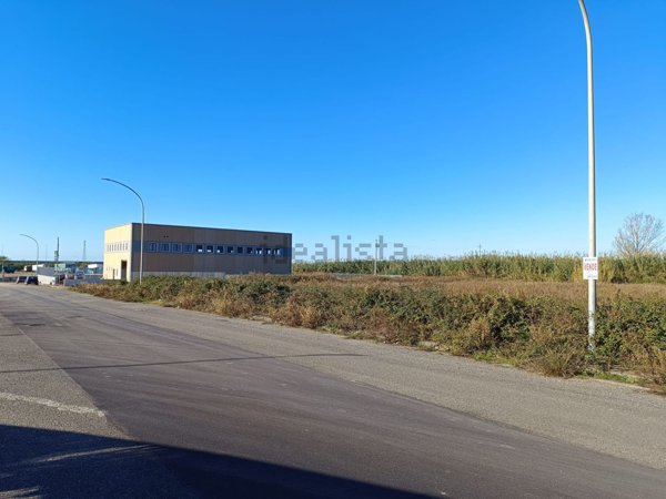 capannone in vendita a Lamezia Terme in zona Sant'Eufemia Lamezia