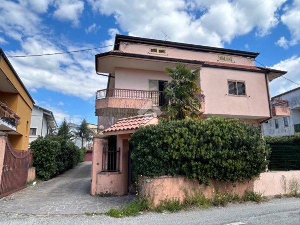 casa indipendente in vendita a Lamezia Terme in zona Nicastro