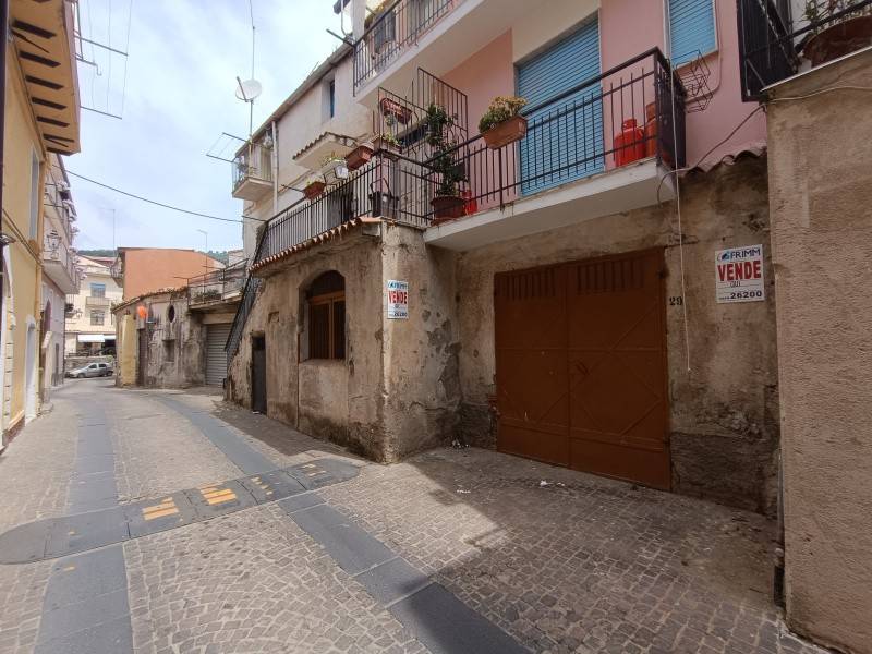 locale commerciale in vendita a Lamezia Terme in zona Nicastro