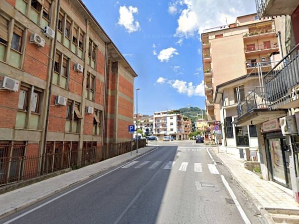 locale commerciale in vendita a Lamezia Terme in zona Nicastro