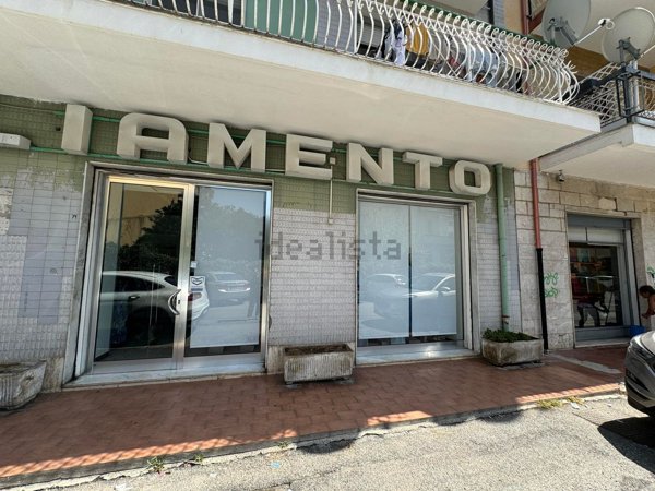 locale commerciale in vendita a Lamezia Terme in zona Nicastro