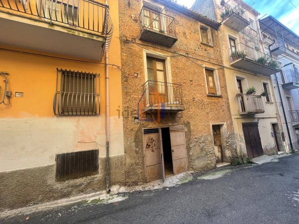 casa indipendente in vendita a Lamezia Terme in zona Nicastro