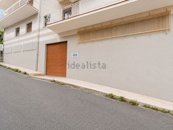 locale commerciale in vendita a Lamezia Terme in zona Nicastro