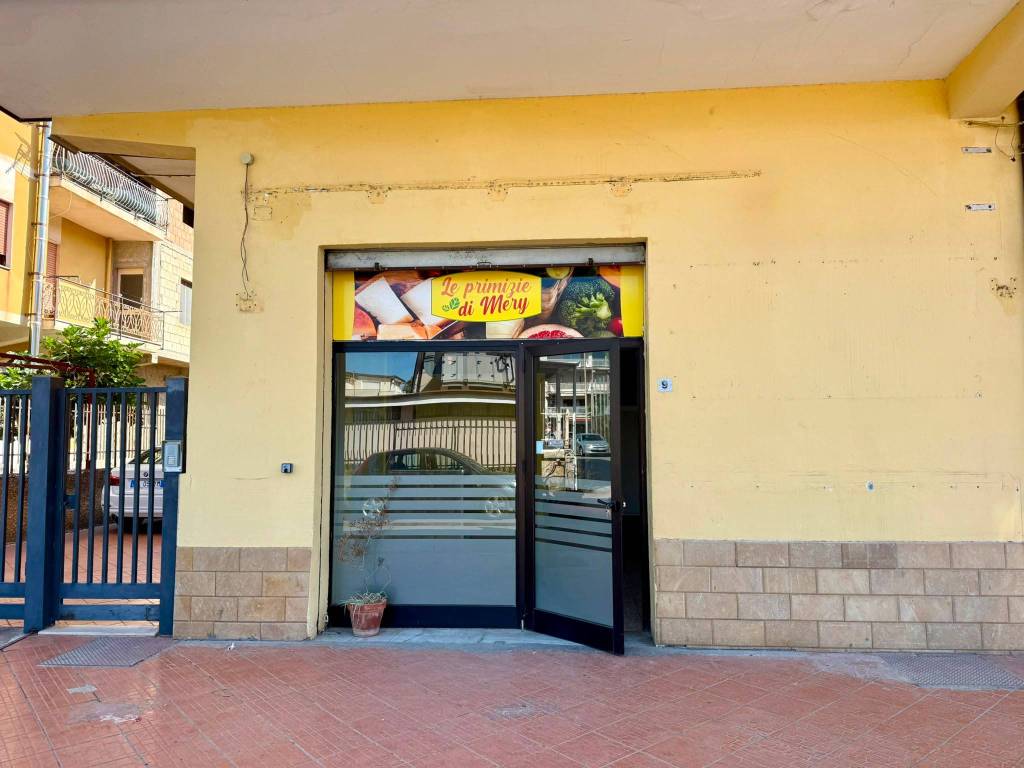 negozio in vendita a Lamezia Terme in zona Sant'Eufemia Lamezia