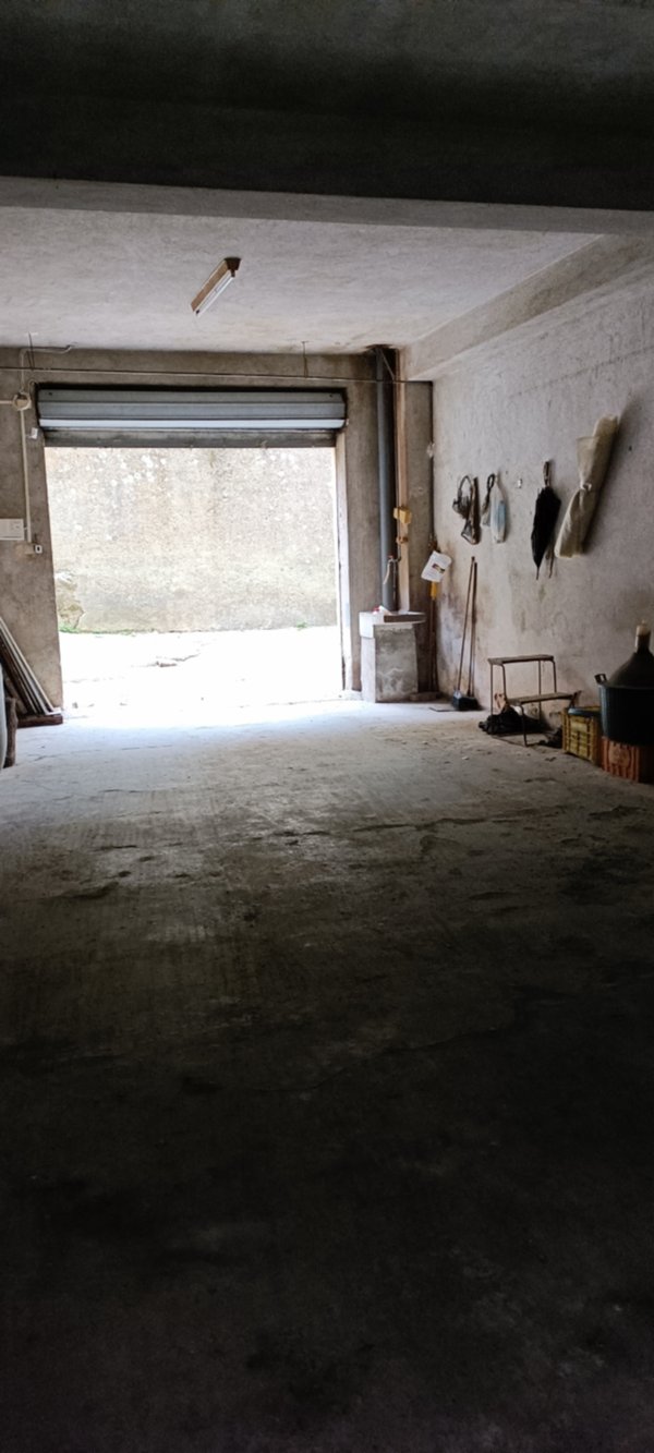 locale di sgombero in vendita a Lamezia Terme in zona Nicastro