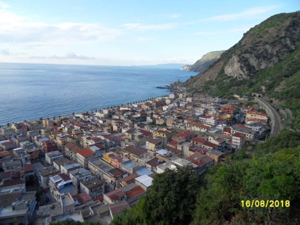casa indipendente in vendita a Bagnara Calabra