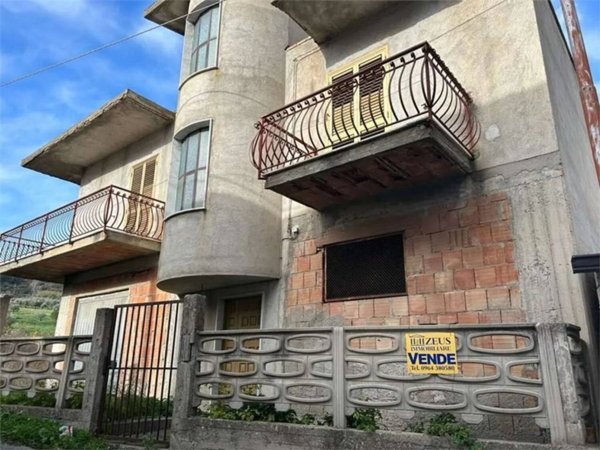 casa indipendente in vendita a Bianco