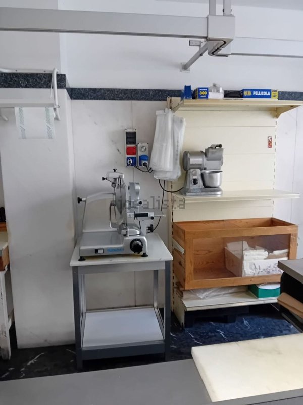 negozio in vendita a Bianco