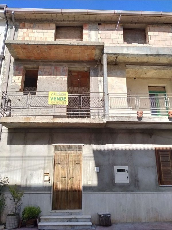 pentavano in vendita a Bianco