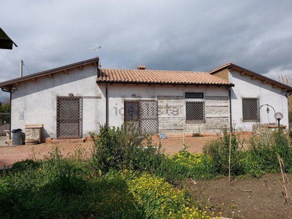 casa indipendente in vendita a Bianco