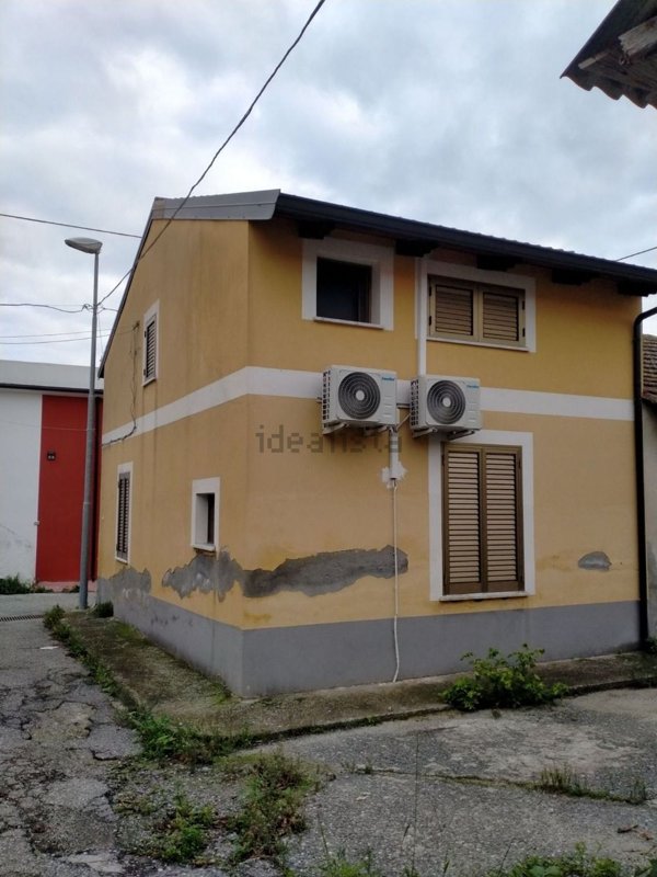 casa indipendente in vendita a Bianco