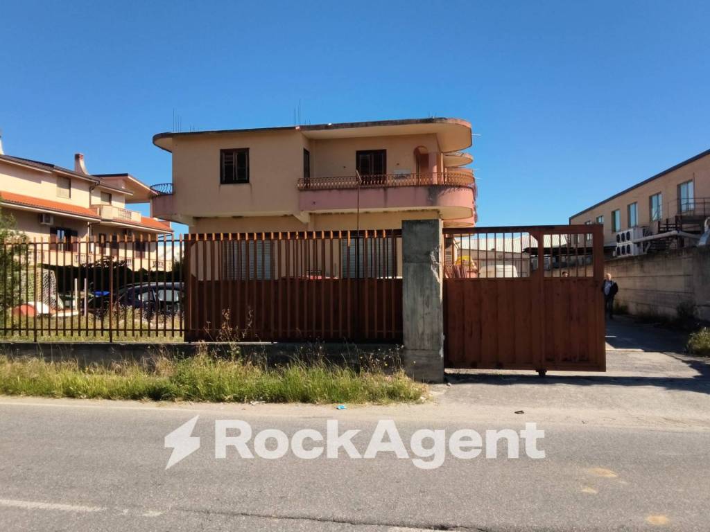 intera palazzina in vendita a Bovalino