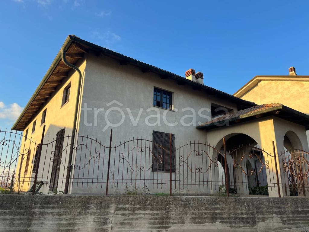 casa indipendente in vendita ad Agliano Terme in zona Agliano