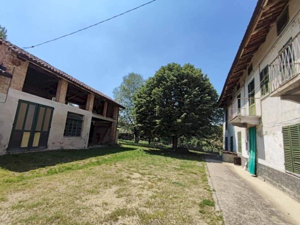 casa indipendente in vendita ad Agliano Terme