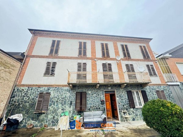 casa indipendente in vendita ad Agliano Terme in zona Agliano