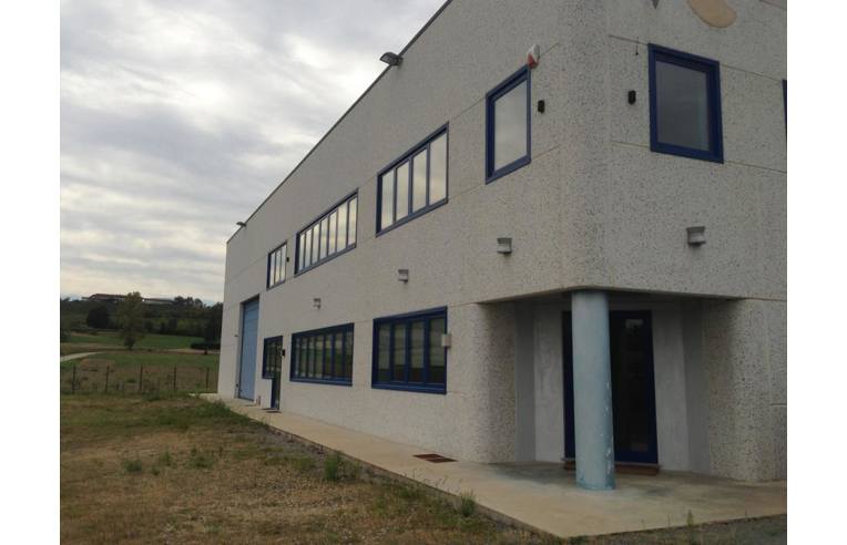 locale commerciale in vendita ad Agliano Terme