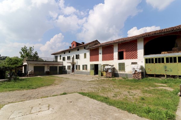 mansarda in vendita ad Agliano Terme in zona Bologna