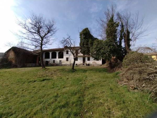 casa indipendente in vendita ad Agliano Terme in zona Agliano