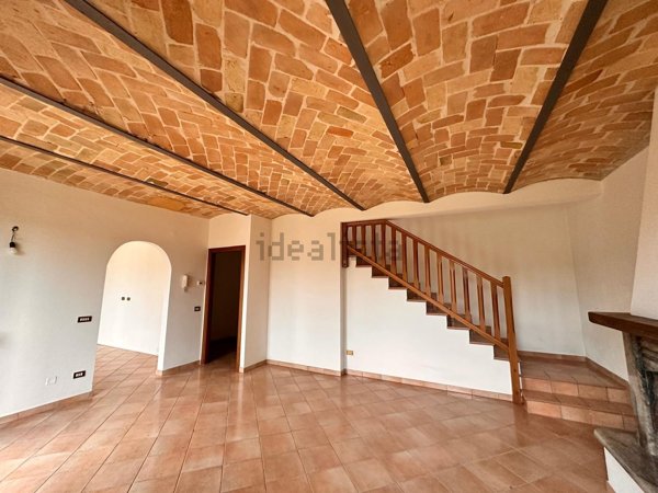 casa indipendente in vendita ad Agliano Terme in zona Agliano