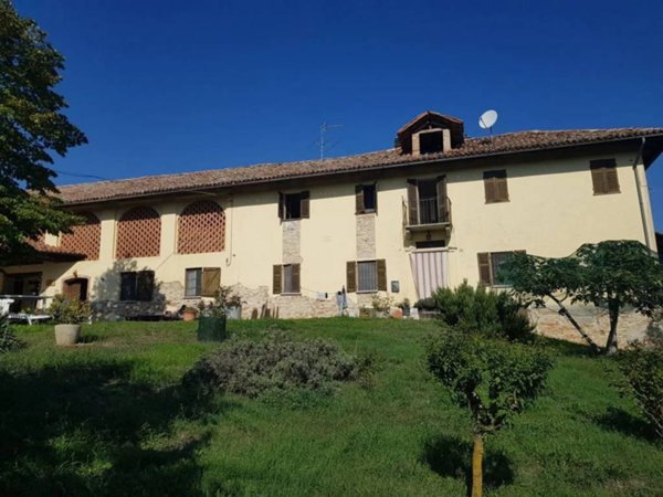 casa indipendente in vendita ad Agliano Terme