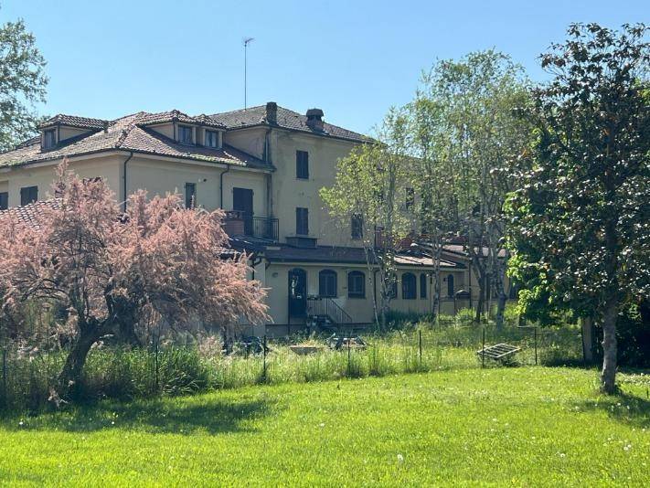 intera palazzina in vendita ad Agliano Terme in zona Agliano