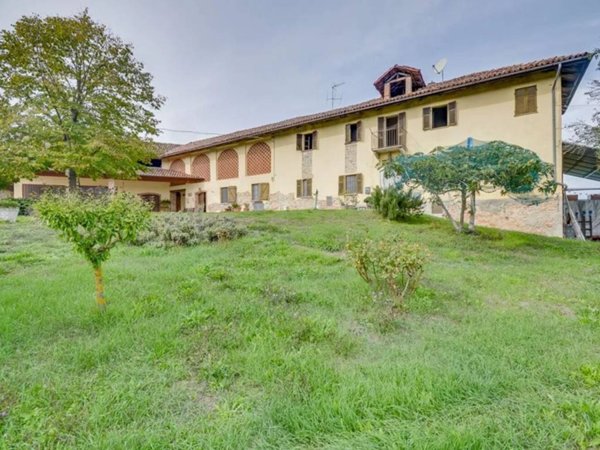 casa indipendente in vendita ad Agliano Terme