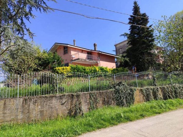 casa indipendente in vendita ad Agliano Terme