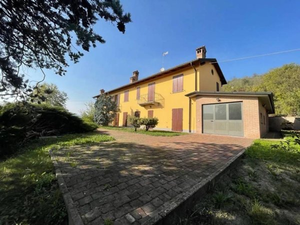 casa indipendente in vendita ad Agliano Terme