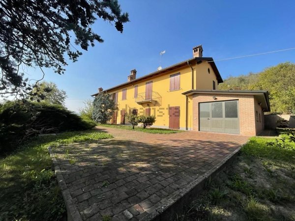 casale in vendita ad Agliano Terme