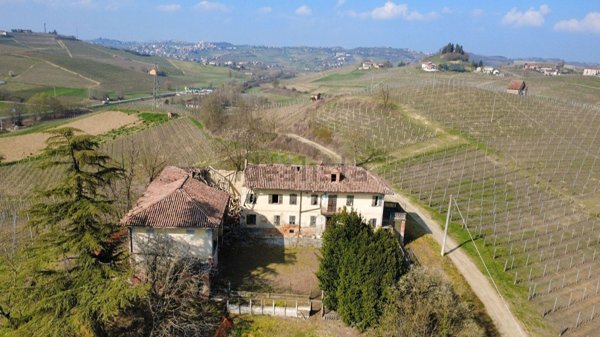 casale in vendita ad Agliano Terme in zona Salere
