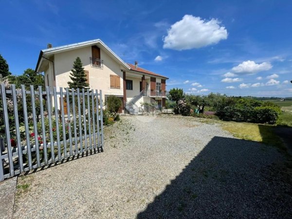 casa indipendente in vendita ad Agliano Terme