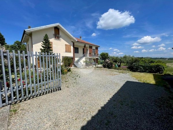 casa indipendente in vendita ad Agliano Terme