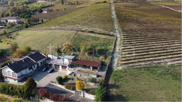 casa indipendente in vendita ad Agliano Terme