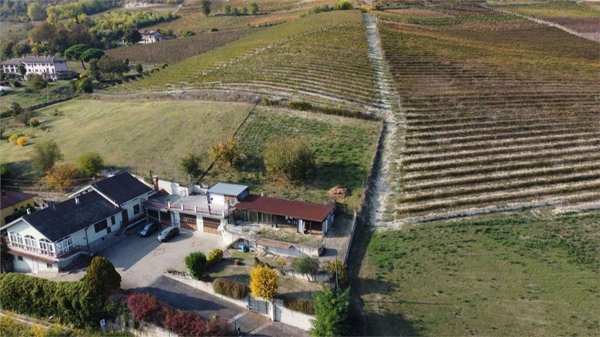 casa indipendente in vendita ad Agliano Terme