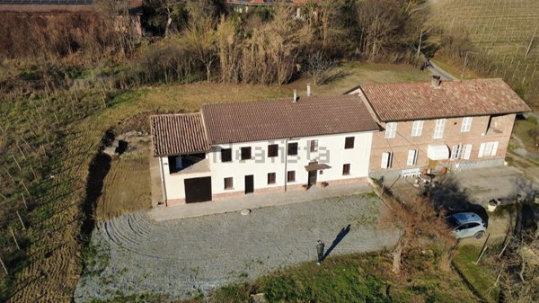 casale in vendita ad Agliano Terme