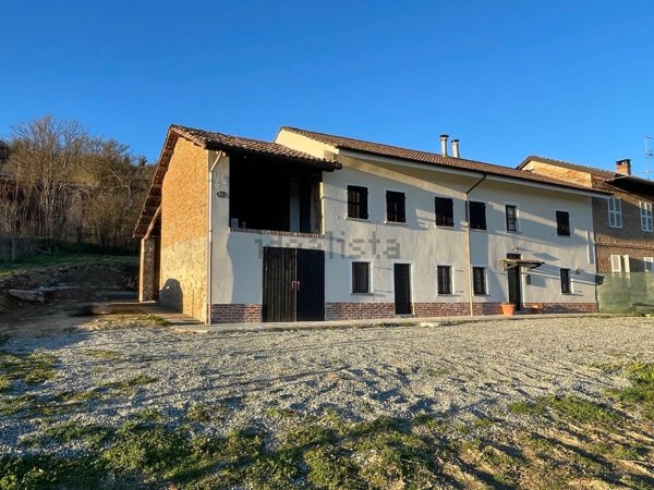 casa indipendente in vendita ad Agliano Terme