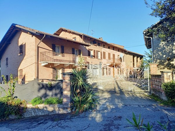 casa indipendente in vendita ad Agliano Terme