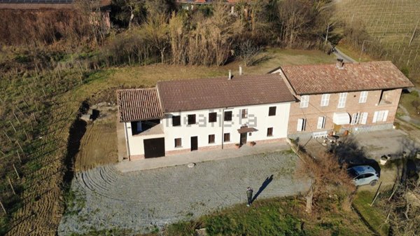 casale in vendita ad Agliano Terme