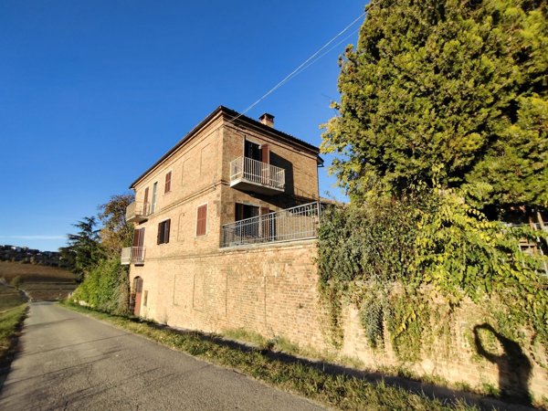 casale in vendita ad Agliano Terme