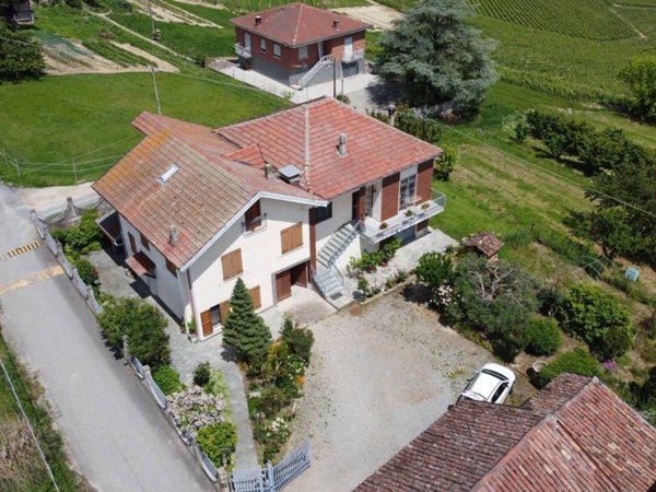 casa indipendente in vendita ad Agliano Terme
