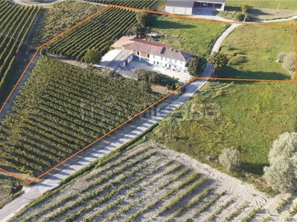 casa indipendente in vendita ad Agliano Terme in zona Vianoce